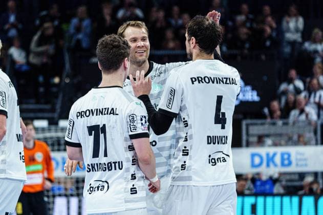 THW Kiel jubilant after victory end of match GER, THW Kiel vs TSV Hannover Burgdorf, Handball, Bundesliga, Matchday 18, Season 2023 2024, 20 12 2023 GER, THW Kiel vs TSV Hannover Burgdorf, Handball, Bundesliga, Matchday 18, Season 2023 2024, 20 12 2023 Kiel Copyright: xEibnerxPressefoto MarcelxvonxFehrnx EP_MFN