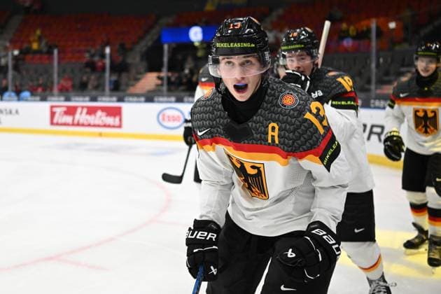GOTHENBURG, SWEDEN 20231227 Germany s 13 Oswald Veit celebrates after scoring 3 3 during the IIHF World Junior Championship group A ice hockey match between Finland and Germany at Scandinavium in Gothenburg, Sweden December 27, 2023 GOTHENBURG SWEDEN x9200x  Copyright: xBjörnxLarssonxRosvall TTx IIHF World Junior Championship 23-24 Finland-Germany