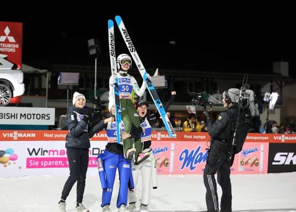 Garmisch Partenkirchen, Germany 30 December 2023 Two Nights Tour, FIS Ski Jumping World Cup Women, Ski Jumping, Garmisch Partenkirchen, Olympic Hill The winning PREVC Nika SLO is carried through the outrun on the shoulders of her teammates