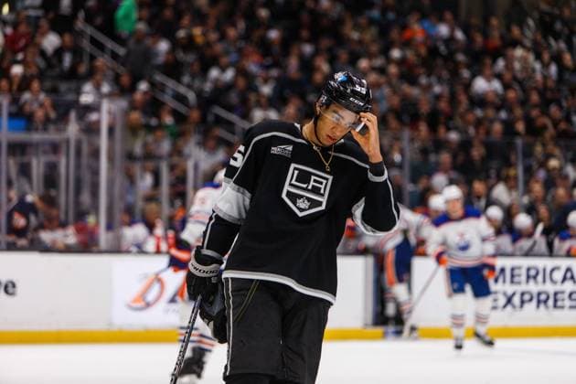 December 30, 2023, Los Angeles, California, USA: QUINTON BYFIELD of the NHL, Eishockey Herren, USA s Los Angeles Kings prepares to take a faceoff during a game against the Edmonton Oilers at Crypto.com Arena in Los Angeles, California on December 30, 2023 Los Angeles USA - ZUMAc239 20231230_zsp_c239_022 Copyright: xAlexxCavex