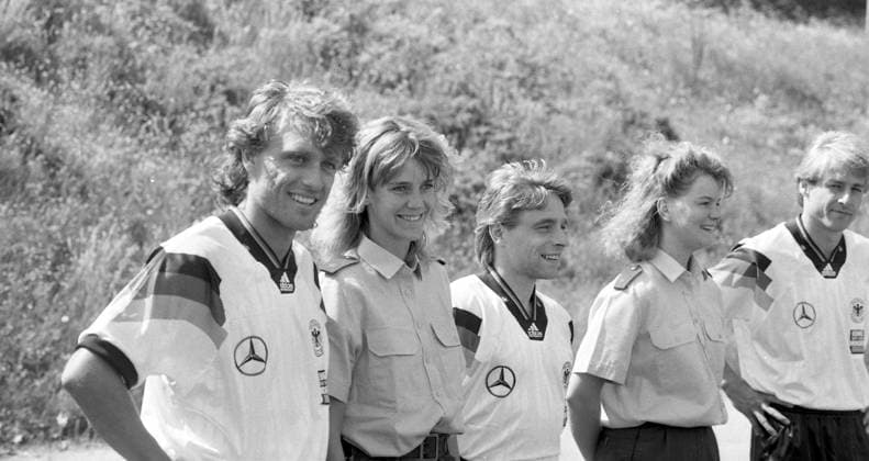 26 05 92 DFB photo session Germany, Malente, 26 05 1992, Soccer, DFB Germany photo session in Malente f l Thomas Doll, Thomas Häßler, Jürgen Klinsmann with police policewomen women ladies