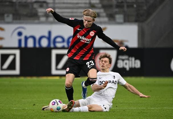 06 01 2024, xjhx, Football Test Match, Eintracht Frankfurt SC Freiburg emspor, v l Jens Petter Hauge of Eintracht Frankfurt, Yannik Keitel SC Freiburg DFL DFB REGULATIONS PROHIBIT ANY USE OF PHOTOGRAPHS as IMAGE SEQUENCES and or QUASI VIDEO Frankfurt am Main