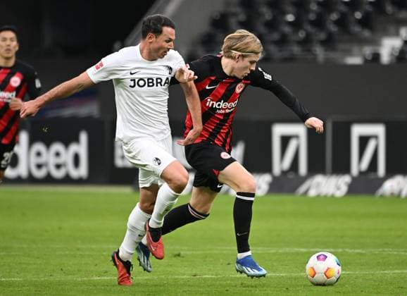 06 01 2024, xjhx, Football Test Match, Eintracht Frankfurt SC Freiburg emspor, v l Nicolas Hoefler SC Freiburg , Jens Petter Hauge of Eintracht Frankfurt DFL DFB REGULATIONS PROHIBIT ANY USE OF PHOTOGRAPHS as IMAGE SEQUENCES and or QUASI VIDEO Frankfurt am Main