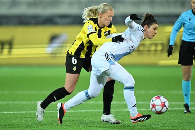 GÖTEBORG, SWEDEN 20240124 Häckens Josefine Rybrink and Paris ThÃ a Greboval during Wednesdays Champions League group D soccer match between BK Häcken and Paris FC at Hisingen arena GÖTEBORG SVERIGE x9200x  Copyright: xBjörnxLarssonxRosvall TTx CHAMPIONS LEAGUE HÄCKEN-PARIS