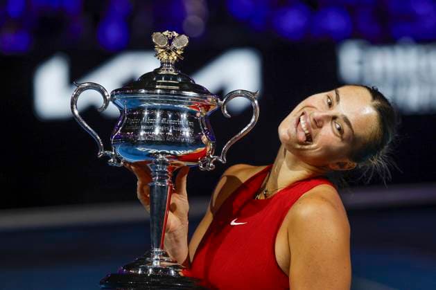 Aryna Sabalenka holds the trophy, trophy, womens singles, award ceremony, presentation, Australian Open 2024, Melbourne Park, Melbourne, Victoria, Australia Copyright: xJuergenxHasenkopfx