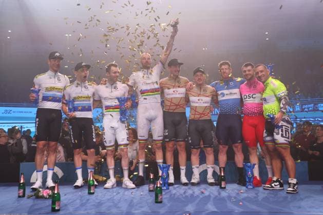 DEU, 111 Berliner 6 Tagerennen, 28 01 2024, Velodrom, Berlin, DEU, 111 Berliner 6 Tagerennen, in the picture award ceremony, JAN WILLEM VAN SCHIP NED , YOERI HAVIK NED , ALAN BANASZEK POL , WOJCIECH PSZCZOLARSKI POL , MORITZ AUGENSTEIN GER , MORITZ MALCHAREK GER , STEFAN BOETTICHER GER , MATEUSZ RUDYK POL , ROY VAN DEN BERG NED Photo Juergen Engler nordphoto GmbH nordphotoxGmbHx xEngler nph00076
