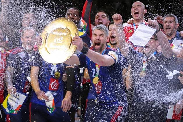28 01 2024, EHF EURO 2024, European Mens Handball Championship, Lanxess Arena in Cologne, Final, France Denmark France is European Champion The French team celebrates the victory against Denmark Award ceremony on the podium Luka Karabatic France holds the winners trophy upwards It rains confetti and a fire show lights up the podium in the background North Rhine-Westphalia Germany