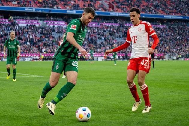 Joe Scally 29 Borussia Moenchengladbach in duel with Jamal Musiala 42 FC Bayern Muenchen , FC Bayern Muenchen vs Borussia Moenchengladbach, Soccer, Bundesliga, Matchday 20, 03 02 2024 DFB regulations prohibit any use of photographs as image sequences and or quasi video Muenchen Bayern Germany Copyright: xkolbert-press UlrichxGamelx