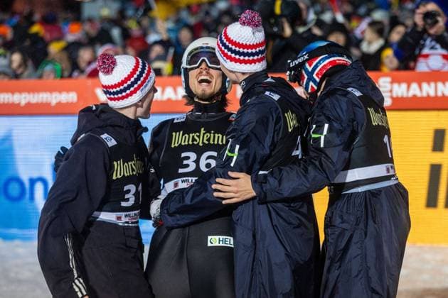 1 place Johann Andre FORFANG Norway is happy with his teammates, Men Large Hill Individual, World Cup Ski Jumping Men Training Mühlenkopfschanze, 03 February 2024, Willingen Upland Hessen Germany, Usage note EIBNER PRESS PHOTO Tel 0172 837 4655 World Cup Ski Jumping Willingen Germany on 03 February 2024 Willingen Upland Copyright: xSocher xEibner-Pressefotox EP_kso