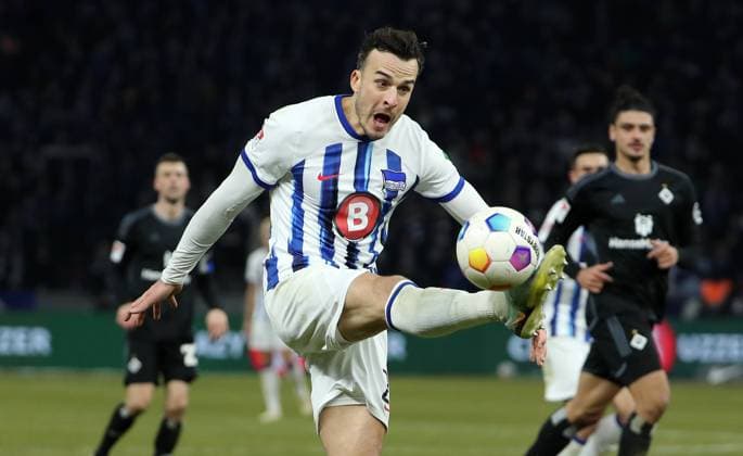 Haris Tabakovic action upper body sports soccer soccer DFL 2 Bundesliga men 20 matchday season 2023 2024 03 02 2024 Hertha BSC Berlin vs Hamburger SV HSV DFL regulations prohibit any use of photographs as image sequences and or quasi video