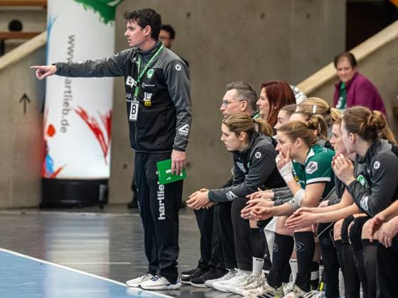 Nico Kiener, Head Coach Frisch Auf Women gives instructions to his team, Frisch Auf Goeppingen vs HSG Freiburg, Handball, Women, 2 Bundesliga, 04 02 2024 EIBNER Michael Schmidt Frisch Auf Goeppingen vs HSG Freiburg, Handball, Women, 2 Bundesliga, 04 02 2024 Goeppingen Copyright: xEIBNER MichaelxSchmidtx EP_MST