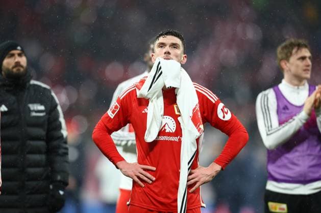04 02 2024, xtgx, Fussball 1 Bundesliga, RB Leipzig 1 FC Union Berlin emspor, v l Robin Gosens Union Berlin, 6 enttaeuscht, enttäuscht, schaut enttaeuscht, niedergeschlagen, disappointed DFL DFB REGULATIONS PROHIBIT ANY USE OF PHOTOGRAPHS as IMAGE SEQUENCES and or QUASI VIDEO Leipzig