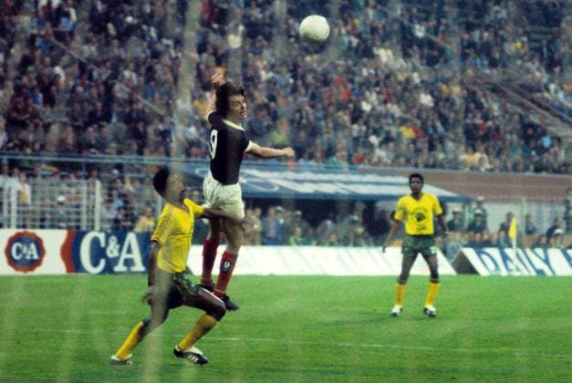 Onderwerp Subject: Zaire - Scotland World Cup 1974 Seizoen Season: 1973 1974 1974 1975 FOTO PHOTO: Scotland s Joe JORDAN in duel Trefwoorden Keywords: 04 $10 ±1138988423095 Dortmund GERMANY Content not available for redistribution in The Netherlands directly or indirectly through any third parties. Copyright: xBSRxAgencyx 74100614A000638 EDITORIAL USE ONLY
