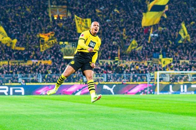 09 02 2024 Soccer, 2023 2024, 1 Bundesliga, Matchday 21, Borussia Dortmund SC Freiburg Donyell Malen Dortmund cheers after his goal for 1 0 in front of the South Stand DFL REGULATIONS PROHIBIT ANY USE OF PHOTOGRAPHS AS IMAGE SEQUENCES AND OR QUASI VIDEO