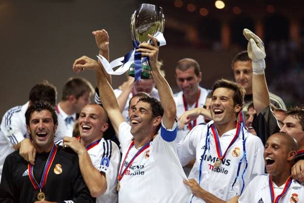 Onderwerp Subject: Real Madrid UEFA Supercup Club Team Country: Real Madrid Seizoen Season: 2002 2003 FOTO PHOTO: Real Madrid celebrates with the super cup f.l.t.r. Luis FIGO, Esteban Deleau CAMBIASSO, Ivan HELGUERA, Fernando HIERRO, Santiago SOLARI, Roberto CARLOS Trefwoorden Keywords: L C 02 %15,0 MONACO FRA Content not available for redistribution in The Netherlands directly or indirectly through any third parties. Copyright: xBSRxAgencyx 022208302C0C2899 EDITORIAL USE ONLY