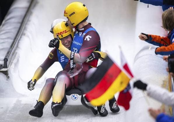 EBERSPÄCHER LUGE WORLD CUP 2023 2024 FOR EDITORIAL PURPOSES ONLY EDITORIAL USE ONLY p 17 02 2024 Oberhof EBERSPÄCHER Luge World Cup 2023 2024 Luge track Oberhof doubles women in photo Dajana Eitberger Saskia Schirmer 12 GER cheering at the finish line Germany Thuringia Oberhof Copyright SaschaxFromm Copyright: SaschaxFromm doc7u6j92nh1p01lkojg92n ,EDITORIAL USE ONLY Copyright: SaschaxFromm