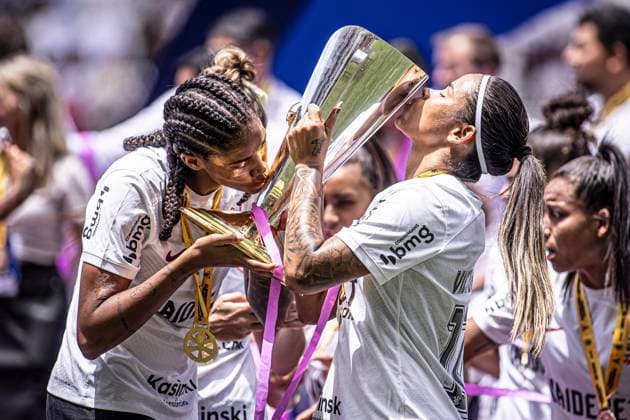 Bilder des Jahres 2024, Sport 02 Feburar Sport Themen der Woche KW07 Sao Paulo, Brazil, Feb 18th 2024 Corinthians celebrate with trophy after winning the Supercopa do Brasil Feminino (Brazilian Women s Super Cup) between Corinthians and Cruzeiro at the Neo Quimica Arena in Sao Paulo, Brazil (Danilo Fernandes SPP) Copyright: xDaniloxFernandesx xSPPx spp-en-DaFeSp-danilo180224-24