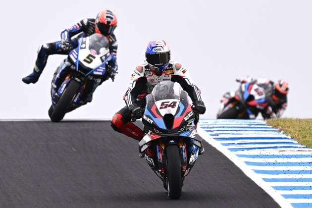 Bilder des Jahres 2024, Sport 02 Feburar Sport Themen der Woche KW08 Sport Bilder des Tages SUPERBIKES PHILLIP ISLAND, Turkish rider Toprak Razgatlioglu of ROKiT BMW Motorrad WorldSBK Team (centre) during WorldSBK Free Practice Two of the Superbike World Championship, WM, Weltmeisterschaft on Phillip Island, Victoria, Thursday, February 22, 2024. ( NO ARCHIVING, EDITORIAL USE ONLY, NO USE IN BOOKS WITHOUT CONSENT PHILLIP ISLAND VICTORIA AUSTRALIA Copyright: xJOELxCARRETTx 20240223001906714078