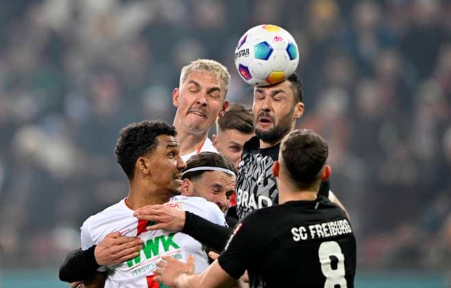 Penalty area scene, goal area scene Header duel Duel Action Lukas Kuebler SC Freiburg SCF 17 Maximilian Eggestein SC Freiburg SCF 08 Lucas Hoeler SC Freiburg SCF 09 Iago FC Augsburg FCA 22 Niklas Dorsch FC Augsburg FCA 30 FC Augsburg FCA vs SC Freiburg SCF 25 02 2024 DFL REGULATIONS PROHIBIT ANY USE OF PHOTOGRAPHS AS IMAGE SEQUENCES AND OR QUASI VIDEO FC Augsburg FCA vs SC Freiburg SCF