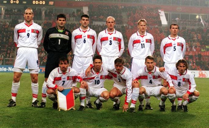 Onderwerp Subject: Holland - Czech republic (1-0) EURO 2000 Netherlands Club Team Country: Czech republic Seizoen Season: 2000 2001 FOTO PHOTO: Czech republic Teamphoto Top row F.L.T.R. Pavel KUKA , Pavel SRNICEK , Petr VLCEK , Radoslav LATAL , Tomas ROSICKY , Milan FUKAL . Bottom row F.L.T.R. Jiri NEMEC , Jan KOLLER , Tomas REPKA , Pavel NEDVED , Karel POBORSKY EINDHOVEN NLD Content not available for redistribution in The Netherlands directly or indirectly through any third parties. Copyright: xBSRxAgencyx 001920150