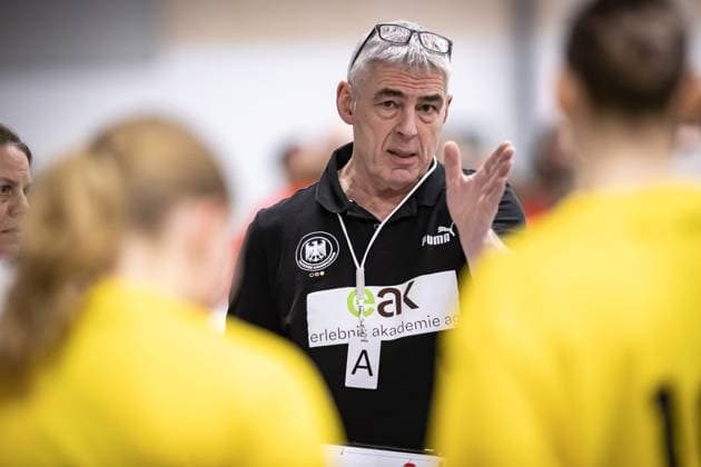 Denmark vs. Germany, Handball, International match, W17 18, 29 02 24 Skærbæk Gino Smits coach, Germany W17 18 in time-out Copyright: xBEAUTIFULxSPORTS MarioxM.xKobergx
