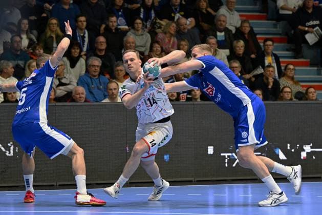 Omar Ingi Magnusson SC Magdeburg 14 against Tilen Kodrin VfL Gummersbach 5 and Ellidi Vidarsson VfL Gummersbach 4 Handball, 1 Bundesliga, VfL Gummersbach vs SC Magdeburg, Matchday 24, Schwalbe Arena Gummersbach, 02 03 2024 Handball, 1 Bundesliga, VfL Gummersbach vs SC Magdeburg, Matchday 24, Schwalbe Arena Gummersbach, 02 03 2024 Gummersbach Copyright: xEibner-Pressefoto JuergenxAugstx EP_JAT
