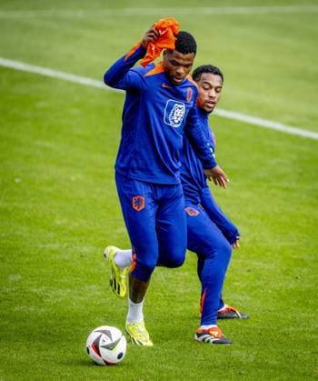 ZEIST - Denzel Dumfries during a training session of the Dutch national team, Nationalteam at the KNVB Campus on March 23, 2024 in Zeist, the Netherlands in the run-up to the practice match against Germany. ANP ROBIN UTRECHT netherlands out - belgium out Zeist xVIxxIVx 494356736 originalFilename: 0441803908st