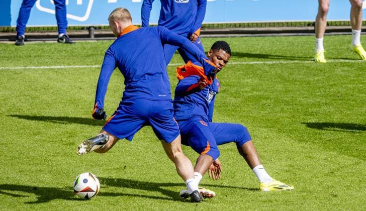 ZEIST - Denzel Dumfries during a training session of the Dutch national team, Nationalteam at the KNVB Campus on March 23, 2024 in Zeist, the Netherlands in the run-up to the practice match against Germany. ANP ROBIN UTRECHT netherlands out - belgium out Zeist xVIxxIVx 494356775 originalFilename: 0441803909st