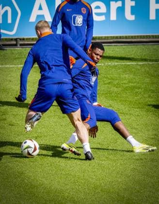 ZEIST - Denzel Dumfries during a training session of the Dutch national team, Nationalteam at the KNVB Campus on March 23, 2024 in Zeist, the Netherlands in the run-up to the practice match against Germany. ANP ROBIN UTRECHT netherlands out - belgium out Zeist xVIxxIVx 494356825 originalFilename: 0441803913st