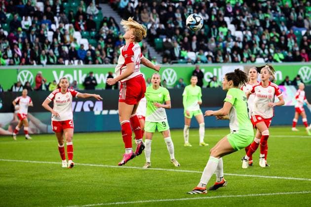 Glodis Perla Viggosdottir FC Bayern Munich,4 vs Dominique Janssen VfL Wolfsburg,6 Google Pixel Womens Bundesliga Season 2023 2024 VfL Wolfsburg vs FC Bayern Munich at the Volkswagen Arena in Wolfsburg Action,Soccer,Woman,Women,Ladies,Germany,23 03 2024