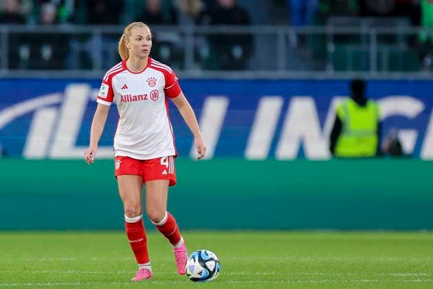 Glodis Perla Viggosdottir FC Bayern Muenchen controls the ball, Google Pixel Womens Bundesliga, VfL Wolfsburg vs FC Bayern Muenchen, Volkswagen Arena, 23 03 2024, Wolfsburg, Germany
