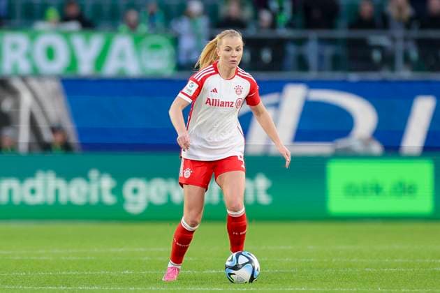 Glodis Perla Viggosdottir FC Bayern Muenchen controls the ball, Google Pixel Womens Bundesliga, VfL Wolfsburg vs FC Bayern Muenchen, Volkswagen Arena, 23 03 2024, Wolfsburg, Germany