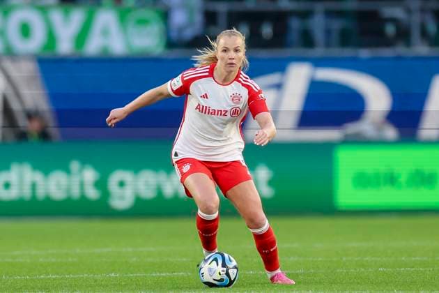Glodis Perla Viggosdottir FC Bayern Muenchen controls the ball, Google Pixel Womens Bundesliga, VfL Wolfsburg vs FC Bayern Muenchen, Volkswagen Arena, 23 03 2024, Wolfsburg, Germany