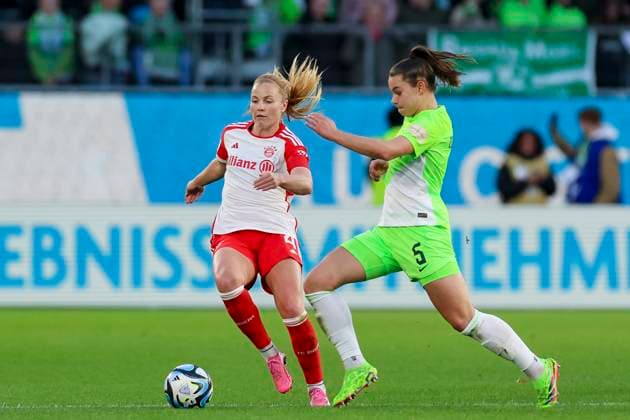Glodis Perla Viggosdottir FC Bayern Muenchen and Lena Oberdorf VfL Wolfsburg fight for the ball, Google Pixel Womens Bundesliga, VfL Wolfsburg vs FC Bayern Muenchen, Volkswagen Arena, 23 03 2024, Wolfsburg, Germany