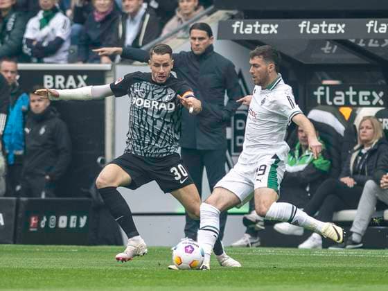 Joe Scally Borussia Moenchengladbach, 29 in duel with Christian Guenter SC Freiburg, 30 Borussia Moenchengladbach vs SC Freiburg, Football, Bundesliga, Matchday 27, Season 2023 2024, 30 03 2024 DFB DFL Regulations prohibit any use of Photographs as image sequences and or quasi video Borussia Moenchengladbach vs SC Freiburg, Football, Bundesliga, Matchday 27, Season 2023 2024, 30 03 2024 Moenchengladbach Copyright: xEibner-Pressefoto ThomasxHaeslerx EP_THR