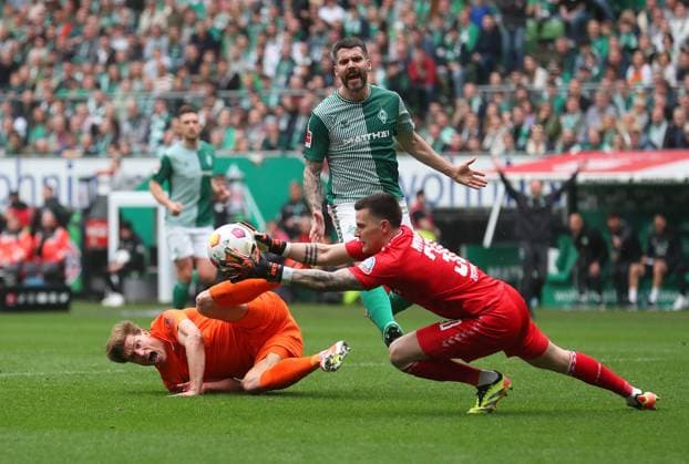 Bremen vs VfL, 1 BL Bremen, 30 03 2024, FOOTBALL SV Werder Bremen vs VfL Wolfsburg, 1 BL, Season 2023 24 Kevin Behrens VfL Wolfsburg , Anthony Jung Werder Bremen , Goalkeeper Michael Zetterer Werder Bremen Bremen Bremen