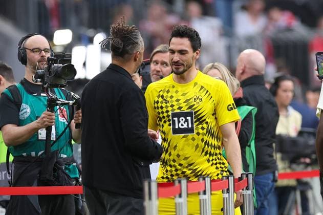 l r Football expert Patrick Owomoyela and Mats Hummels 15 Borussia Dortmund , FC Bayern Muenchen vs Borussia Dortmund, Football, 1 Bundesliga, 27 Matchday, 30 03 2024 DFB regulations prohibit any use of photographs as image sequences and or quasi video Muenchen Bayern Germany Copyright: xkolbert-press ChristianxKolbertx