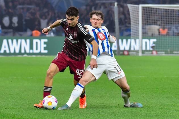 30 03 2024, xlakx, Fußball 2 Bundesliga, Hertha BSC 1 FC Nuernberg emspor, v l Can Yilmaz Uzun 1 FC Nuenberg 42 ,Fabian Reese Hertha BSC 11 ,Zweikampf, Duell, Kampf, tackle DFL DFB REGULATIONS PROHIBIT ANY USE OF PHOTOGRAPHS as IMAGE SEQUENCES and or QUASI VIDEO Berlin
