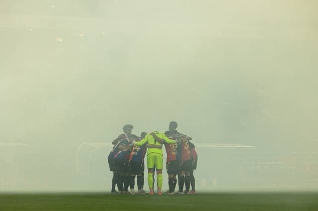 FC Basel FC Zurich Credit Suisse Super League 2023 24, 29 Matchday Team Basel in smoke and fog Copyright: xPhilippxKresnikx