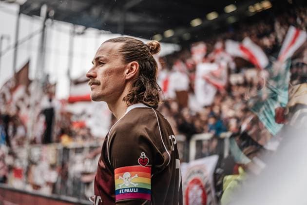 Soccer Men Season 2023 2024 2 Soccer Bundesliga 27 Matchday FC St Pauli vs SC Paderborn 07 31 03 2024 Jackson Irvine 7, FC St Pauli entering the stadium Hamburg Millerntor Stadion Hamburg Germany