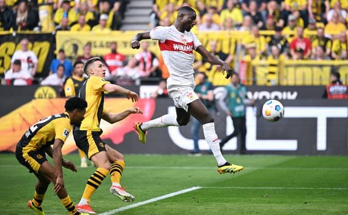 Football, Bundesliga, Germany, Men, Season 2023 2024, 28 Matchday, Signal Iduna Park Dortmund Bor Dortmund VfB Stuttgart Serhou Guirassy STG , Nico Schlotterbeck BVB Action DFB DFL REGULATIONS PROHIBIT ANY USE OF PHOTOGRAPHS AS IMAGE SEQUENCES AND OR QUASI VIDEO