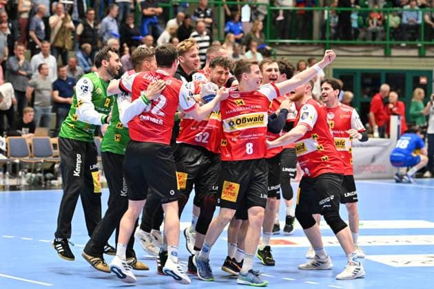 GER, 1 HBL, BHC06, BHC06 vs THSV Eisenach 07 04 2024 Wuppertal, Uni Halle, BHC06 vs THSV Eisenach 1 Liqui Moly HBL , regulations prohibit any use of photographs as image sequences and or quasi video in the picture Cheers from Eisenach after the match against BHC NordphotoxGmbHx xFreund nph00018