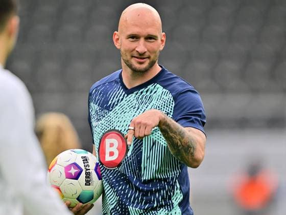Toni Leistner Hertha BSC, 37 , GER, Hertha BSC vs FC Hansa Rostock, Soccer Men, 2 Bundesliga, Season 2023 2024, 29 Matchday, 12 04 2024 DFL REGULATIONS PROHIBIT ANY USE OF PHOTOGRAPHS AS IMAGE SEQUENCES AND OR QUASI VIDEO GER, Hertha BSC vs FC Hansa Rostock, Soccer Men, 2 Bundesliga, Season 2023 2024, 29 Matchday, 12 04 2024 Berlin Copyright: xEibner-Pressefotox xClaudiusxRaux EP_CRH