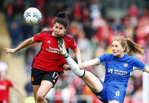 Bilder des Jahres 2024, Sport 04 April Sport Themen der Woche KW15 Sport Bilder des Tages Sjoeke Nusken of Chelsea and Lucia Garcia of Manchester United, ManU Manchester United Women v Chelsea Women, Adobe Women s FA Cup, Semi Final, Football, Leigh Sports Village, Leigh, UK - 14 Apr 2024 EDITORIAL USE ONLY No use with unauthorised audio, video, data, fixture lists, club league logos or live services. Online in-match use limited to 120 images, no video emulation. No use in betting, games or single club league player publications. Copyright: xMattxWest Shutterstockx 14432105ab