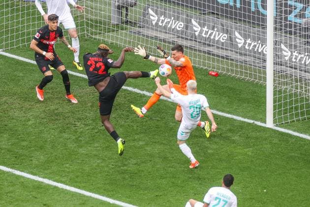 14 04 2024, Soccer, 2 Bundesliga, Matchday 29, Season 2023 2024, Bayer Leverkusen Werder Bremen, f l Victor Boniface Bayer Leverkusen , Goalkeeper Michael Zetterer SV Werder Bremen , Romano Schmid SV Werder Bremen Leverkusen BayArena NRW Germany xRHR PHOTO TRx Copyright: RHR-FOTOx RHR-FOTO TR