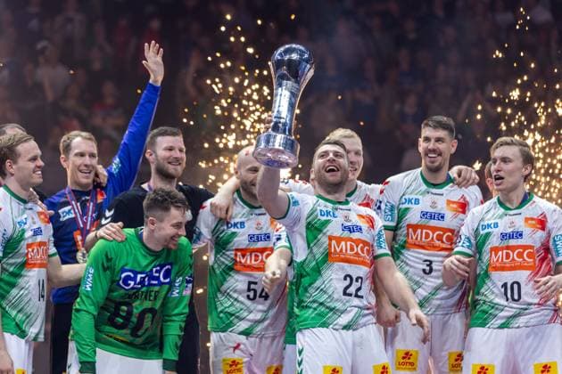 Handball I Men I DHB Cup I Season 2023 2024 I Final I SC Magdeburg MT Melsungen I 14 04 2024 Lukas Mertens 22, SC Magdeburg with trophy Cologne Lanxess Arena NRW Germany Copyright: xLobeca PatrickxSuephkex