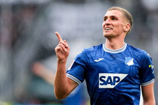 Goalscorer Grischa Prömel Hoffenheim, 6 , TSG 1899 Hoffenheim player, cheers about the goal to 2 1, cheer, cheer, goal celebration, celebrate the goal, goal, celebration, cheering about the goal, optimistic, game scene, highlight, single image, action, action, 20 04 2024, Sinsheim Germany , football, Bundesliga, TSG 1899 Hoffenheim Borussia Mönchengladbach, DFB DFL REGULATIONS PROHIBIT ANY USE OF PHOTOGRAPHS AS IMAGE SEQUENCES AND OR QUASI VIDEO xozx