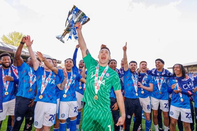 Bilder des Jahres 2024, Sport 04 April Sport Themen der Woche KW16 Sport Bilder des Tages Goalkeeper Ben Hinchliffe of Stockport County celebrates. Stockport County v Accrington Stanley, EFL Sky Bet League Two, Football, Edgeley Park, Stockport, UK - 20 Apr 2024 EDITORIAL USE ONLY No use with unauthorised audio, video, data, fixture lists, club league logos or live services. Online in-match use limited to 120 images, no video emulation. No use in betting, games or single club league player publications. Copyright: xRyanxBrowne Shutterstockx 14442528bw