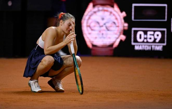 Marta Kostyuk UKR disappointed Gesture Gesture Tennis Ladies Porsche Cup Porsche Tennis Grand Prix GP Stuttgart 2024 Porsche Arena 21 04 2024 DFL REGULATIONS PROHIBIT ANY USE OF PHOTOGRAPHS AS IMAGE SEQUENCES AND OR QUASI VIDEO Porsche Tennis Grand Prix GP Stuttgart 2024