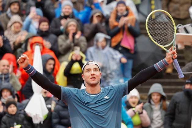 Jan Lennard Struff GER cheers after the win, jubilation, joy, emotion Tennis BMW Open 2024 ATP MTTC Iphitos Munich Germany April 21, 2024 Copyright: xJuergenxHasenkopfx
